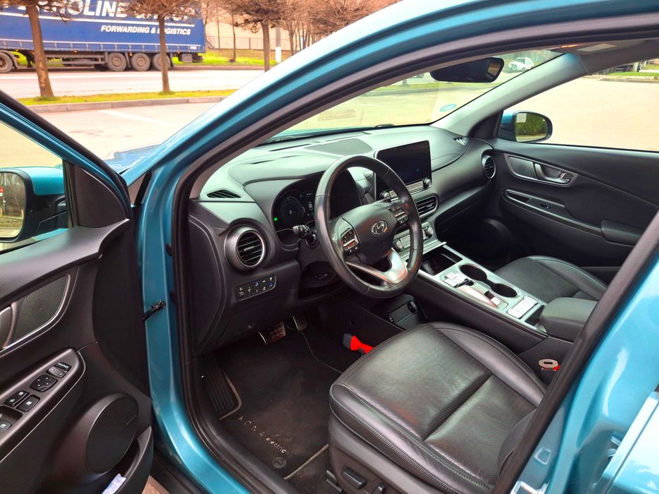 Hyundai Kona Electric. 64 kw.