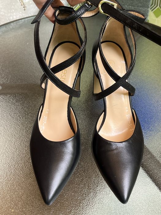 Чорні каблуки 37 шкіра стан ідеальний