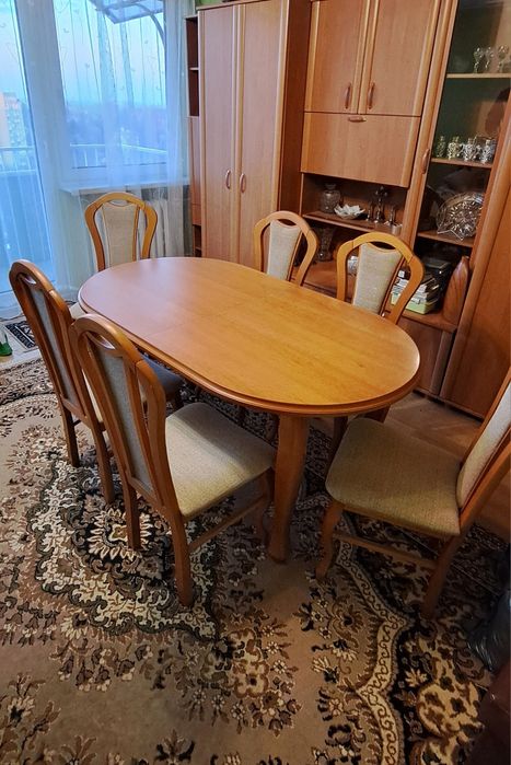 Stół drewniany, rozkładany i 6 krzeseł
