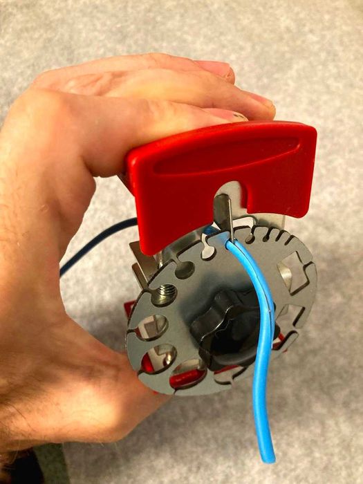 Съёмник изоляции проводов ручной