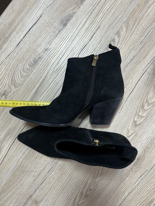 Взуття . Чобітки, замшеві, «козаки»