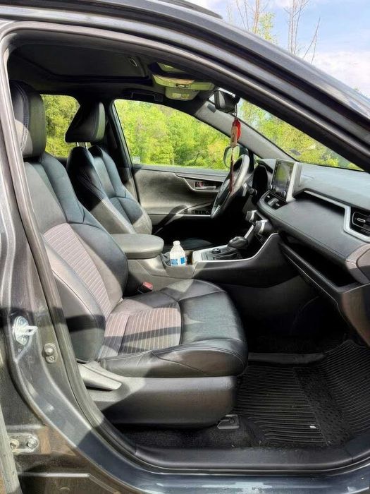 Toyota RAV4 Hybrid XSE      2021