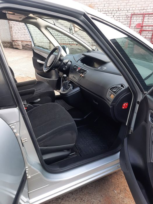 Продам семейное авто