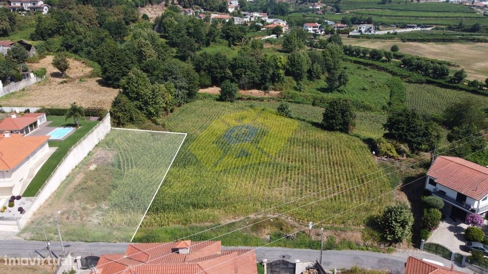 Lote de terreno com 1200m2 em Torrados - Felgueiras — Torrados E Sousa, Porto