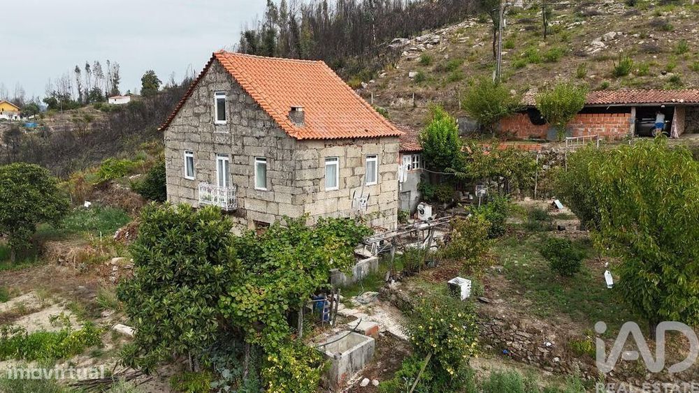 Moradia isolada T3 em Avô de 55 m2