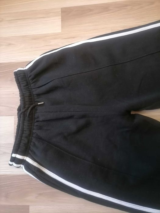 Czarne spodnie dresowe  36
