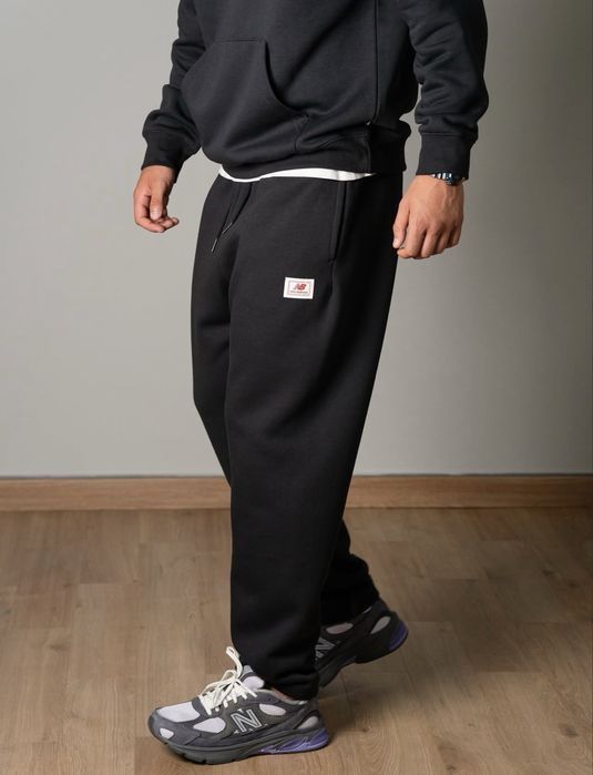 Чоловічий спортивний костюм New Balance Woven Label Black