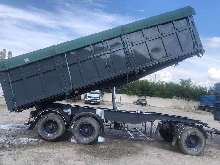 Спеціалізованний  причіп самоскид Montenegro - 1994 року випуску.