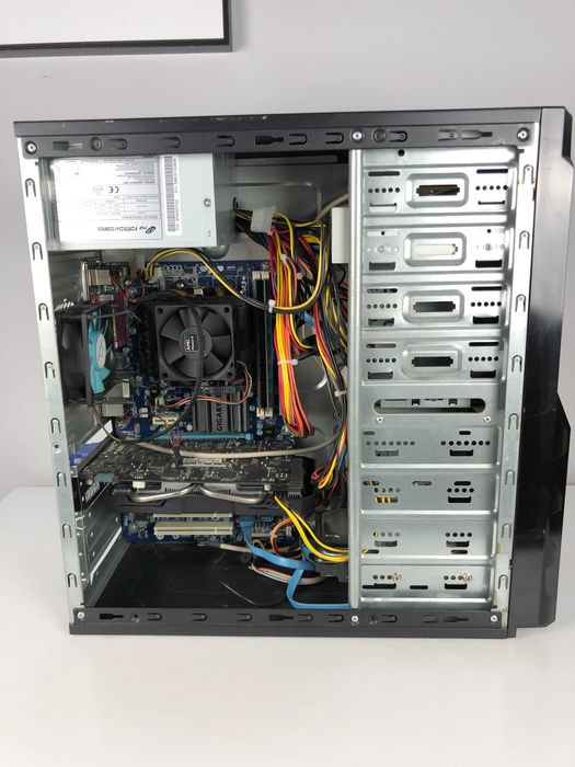 Komputer Stacjonarny Geforce GTX 660 Amd Phenom II + Monitor LG Gratis