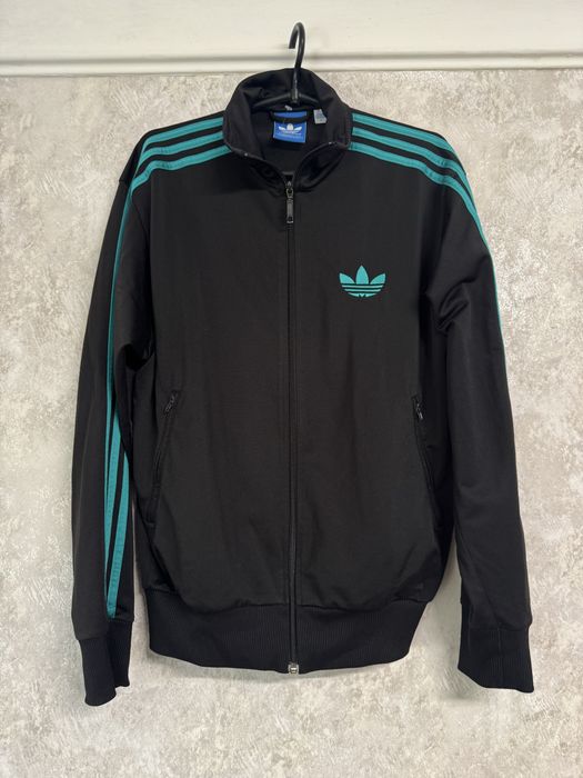 Продам нейлоновую зипку Adidas