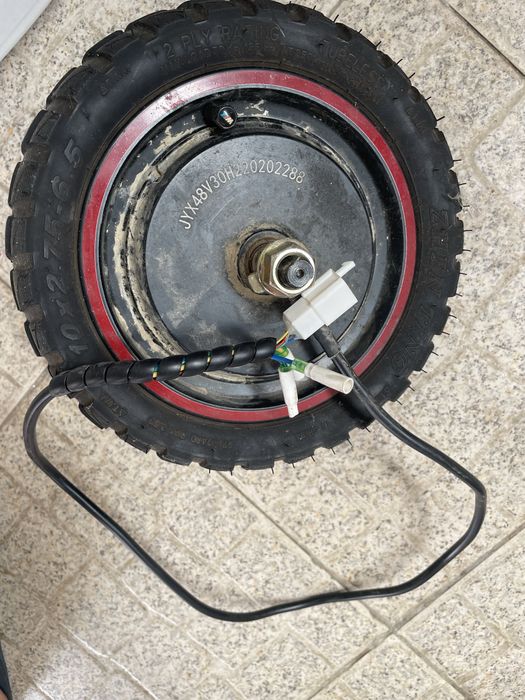 Motores 800w cada um .