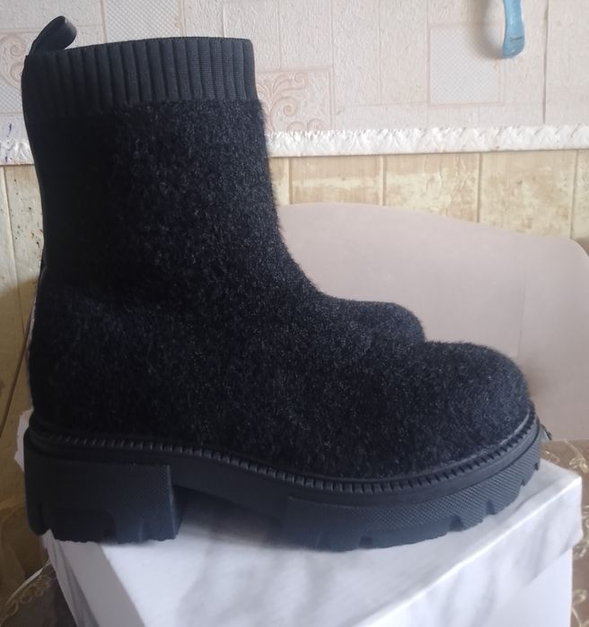 Продам  дуже зручні жіночі черевики