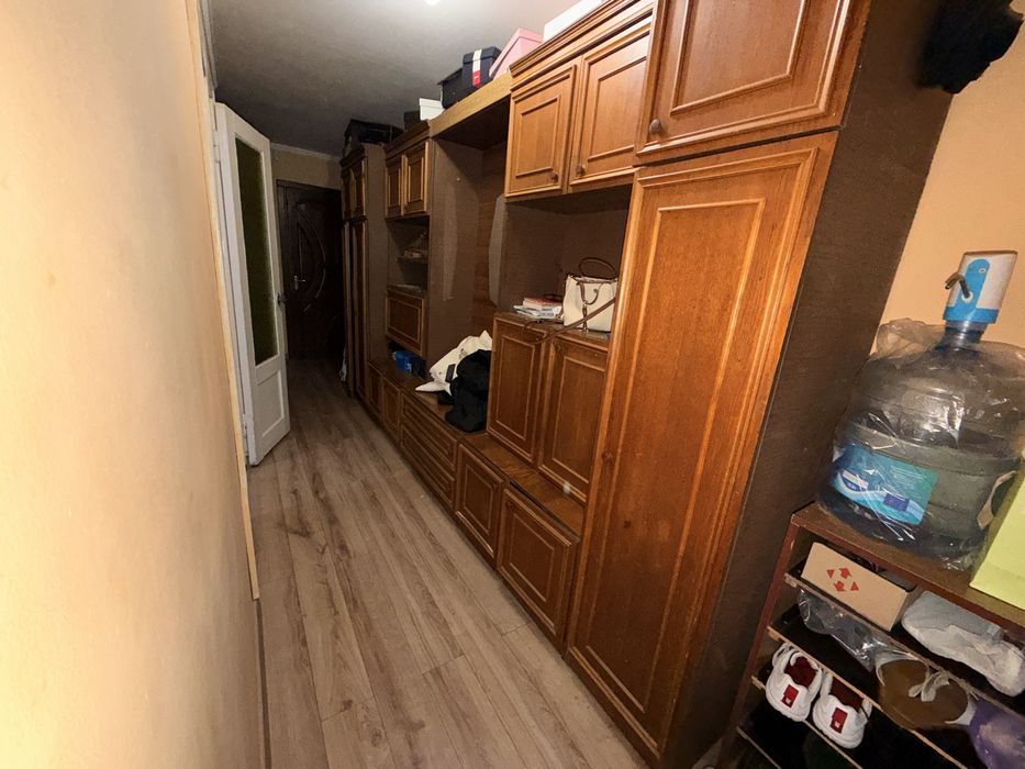 Стінка з шафами та антресолями
