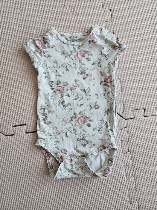 Body z krótkim rękawem, w kwiaty, newbie  r. 62