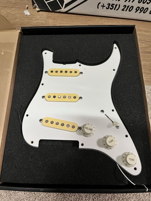 Fender Stratocaster MIJ 1988 (E-Series) FujiGen + Case Tweed + Eletrónica Original