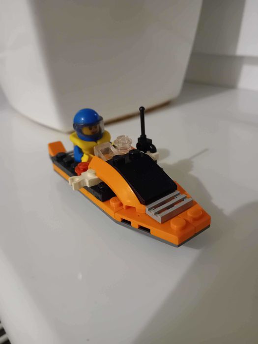LEGO city motorówka straży przybrzeżnej i ratownik