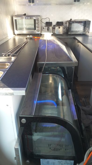 Przyczepa gastronomiczna  pelne wyposazenie.