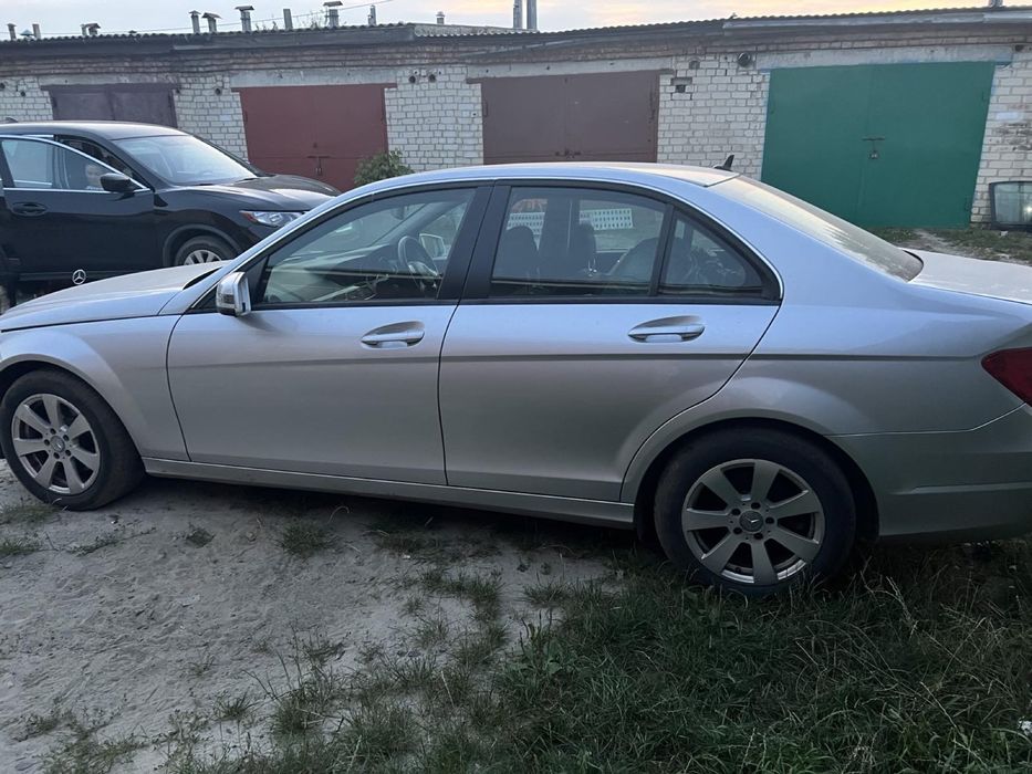 Двері передні+задні Mercedes Benz W 204