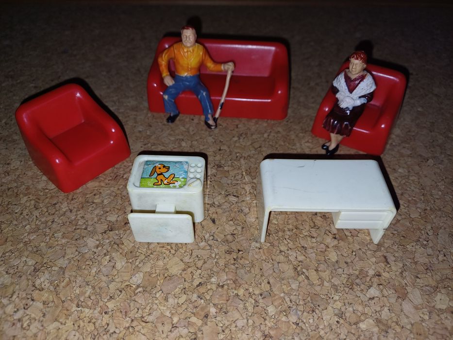 Mobília e bonecos anos 80, Vintage, antiguidade, brinquedos raros.