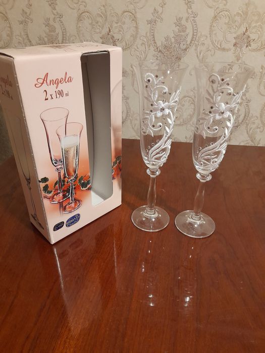 Весільні, ажурні келихи