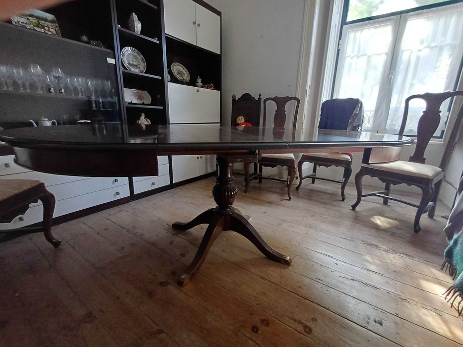 Conjunto mesa e cadeiras mogno