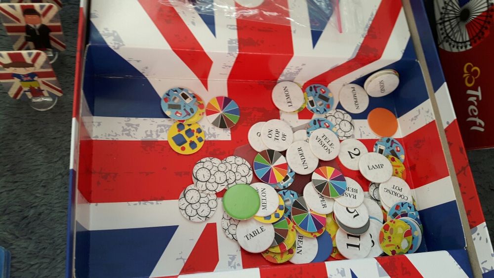 Gra planszowa English Play and Learn Trefl. Gratis książka