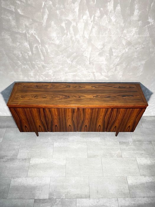 Aparador Dyrlund em pau santo