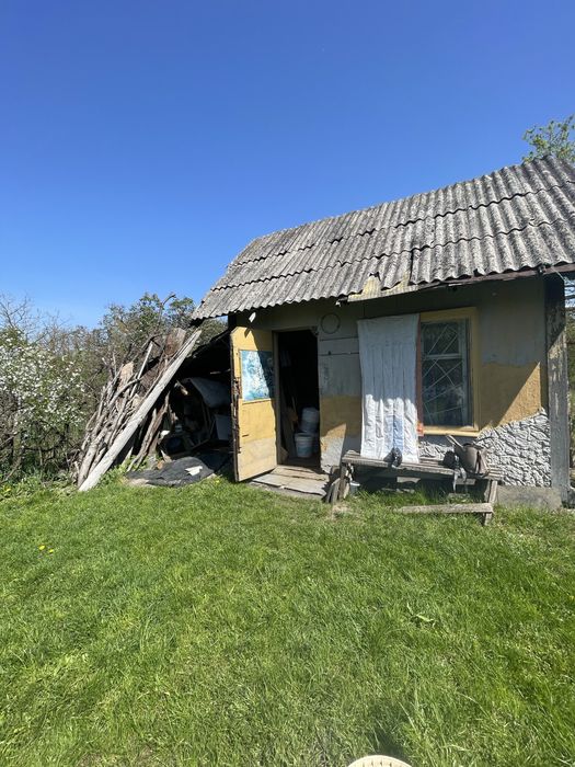 Продаж дачної ділянки поблизу міського озера