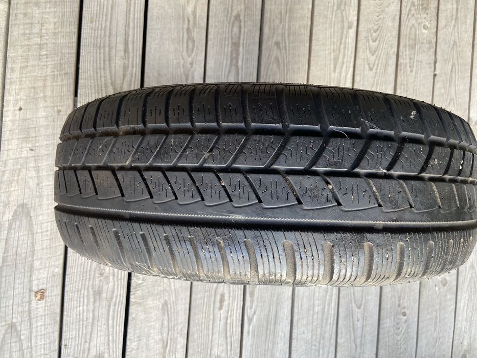 Продам шины AVON  lce Touring зима  215 65 15