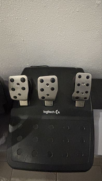 Volante e pedais Logitech G29