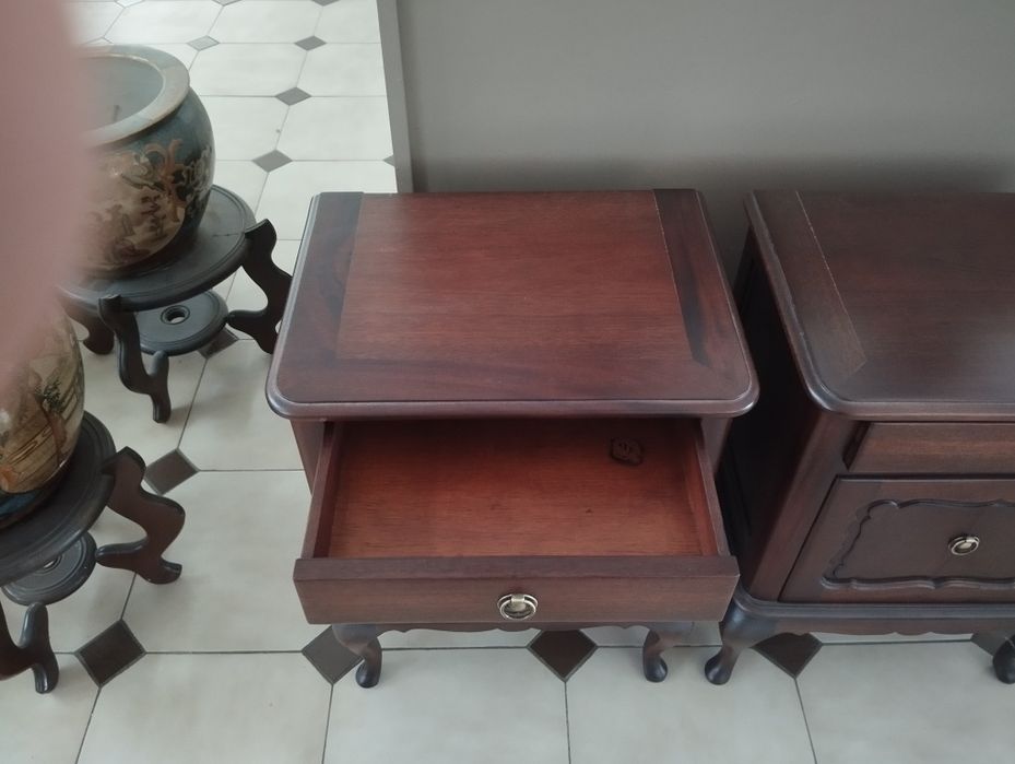 Mesinha de cabeceira Queen anne