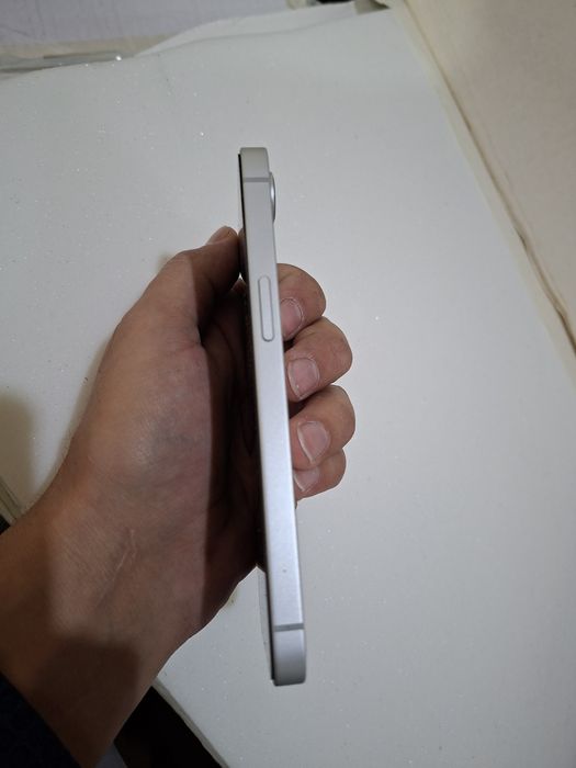 iPhone 16E – Branco | 9 meses de uso (Bateria a 99%) | Estado Impecável