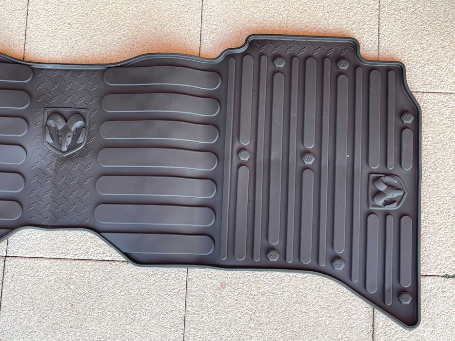 Nowe oryginalne maty gumowe MOPAR do Dodge RAM 1500 2500 3500 Brązowe