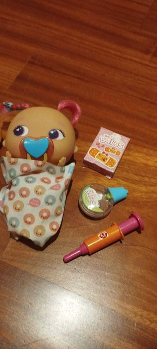 Boneca bebé interativa