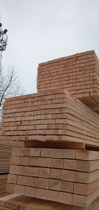 Пиломатеріали дошка кроква балка ліс на дах