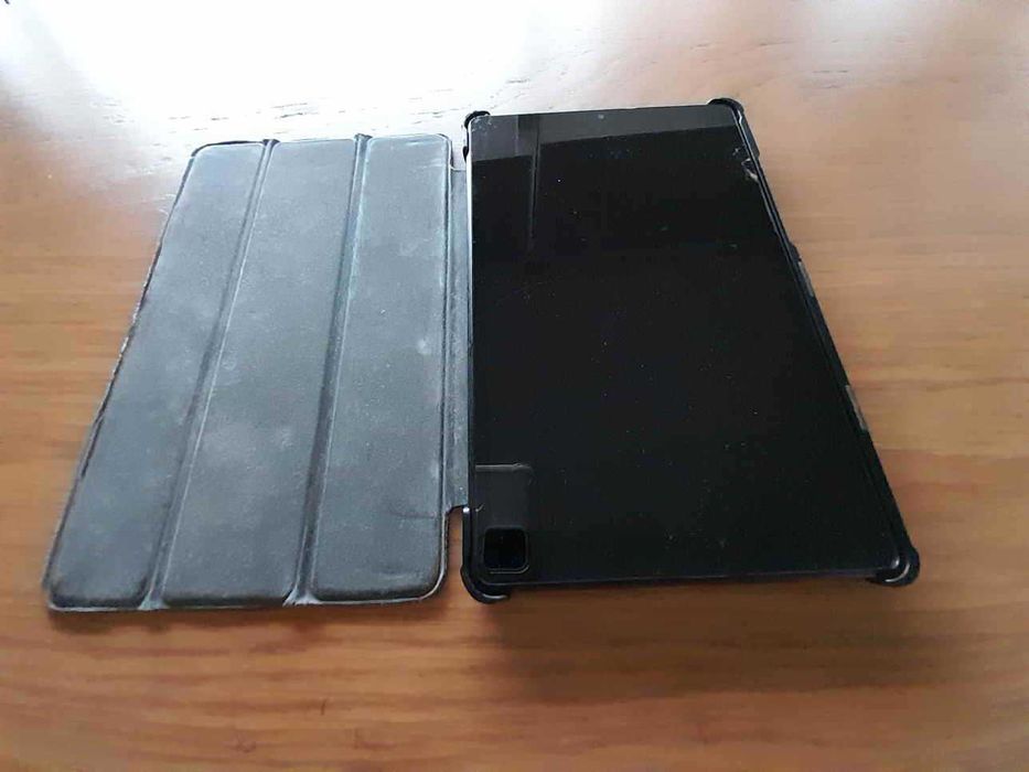 Tablet LENOVO Tab M8 4th Gen + Capa – Ecrã Partido (inoperacional)
