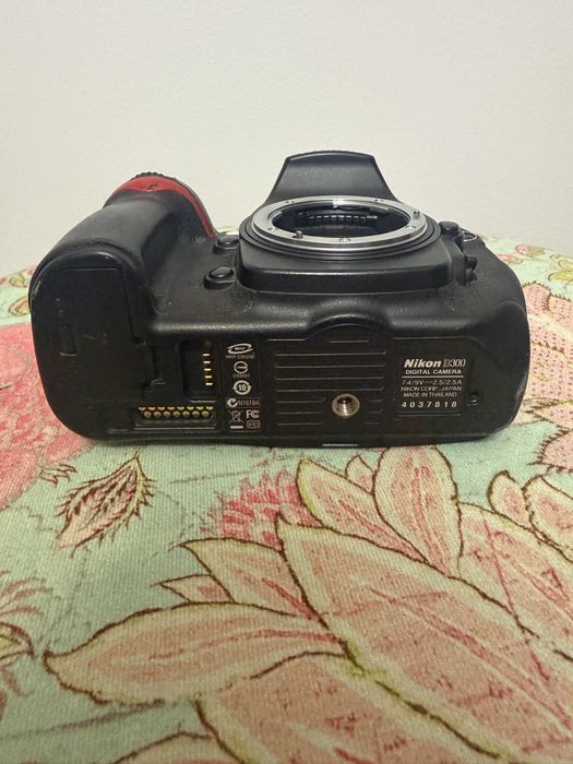 Nikon D300 para reparar ou para peças