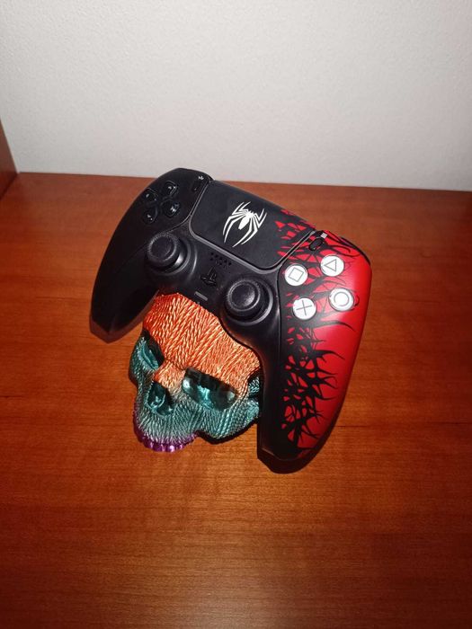 Suporte para comando PS5 - Formato Caveira (Impressão 3D Multicor)