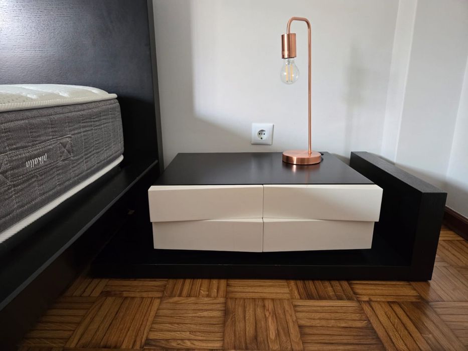 Conjunto Quarto - Cama / Mesas Cabeceira / Colchão / Cómoda