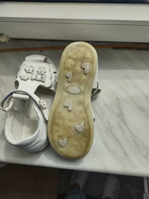 buty dla dziewczynki 30 i 31 adidasy, sandałki i buty do wody
