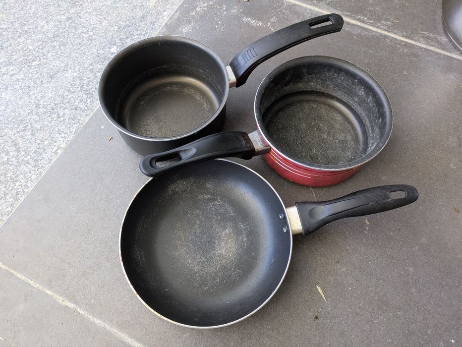 7 panelas tachos e 3 frigideiras