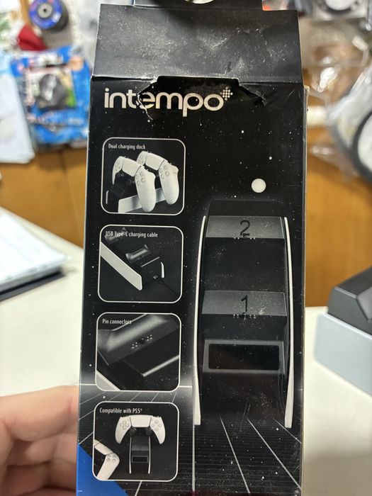 Vendo carregador de comandos da ps5 da para dois comandos