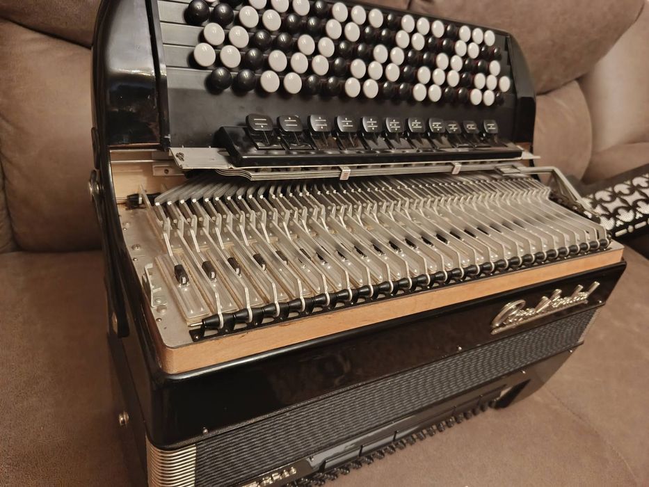 Баян Роял Стандард Романс.