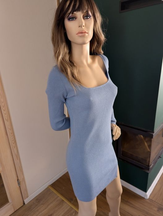 L 40 Stradivarius sukienka prążkowana elastyczna