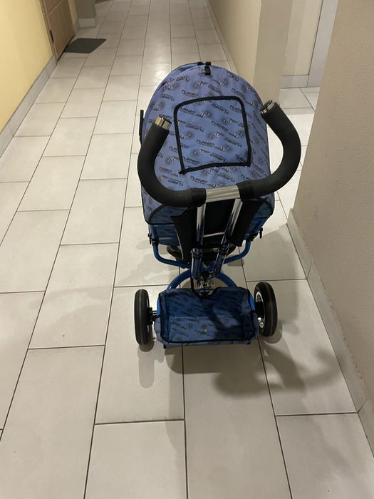 Трёхколёсный детский велосипед в хорошем состоянии