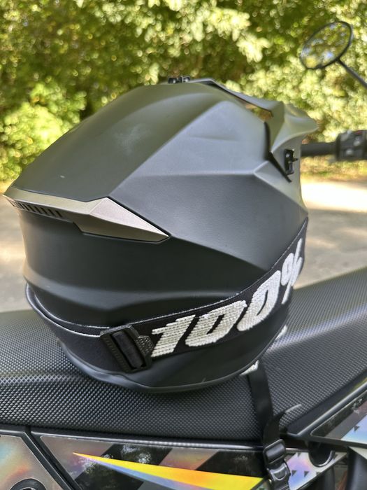 Мотошолом ендуро