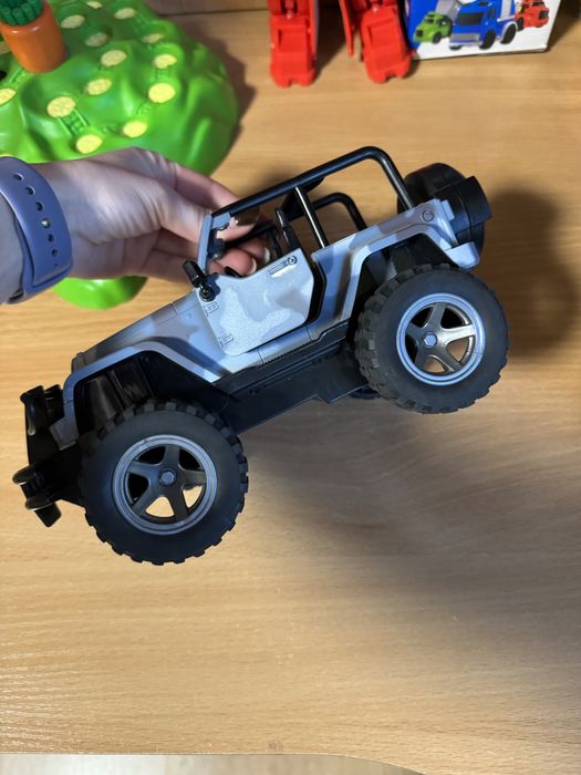 Джип; машинка; дитяча іграшка; машина