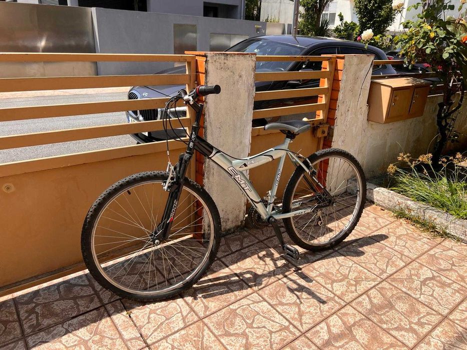 Bicicleta Bike EMT Terrain Series (TS), estilo mountain bike.