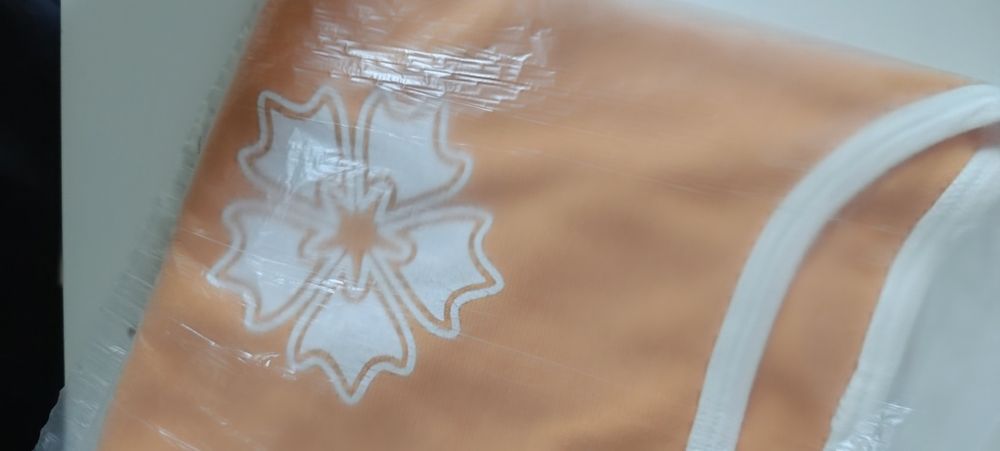 T-shirt de menina. Cor: laranja