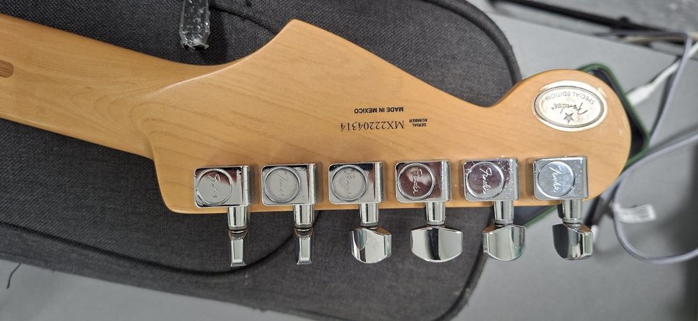 FENDER stratocaster hss. -serie limitada
